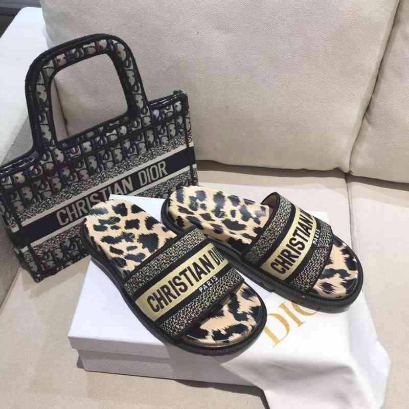 

Womens Designer Slippers Christians d Embroidered Shoes Flat Bottom Thick Soled Women's 2022 High Version, Muffin bottom red