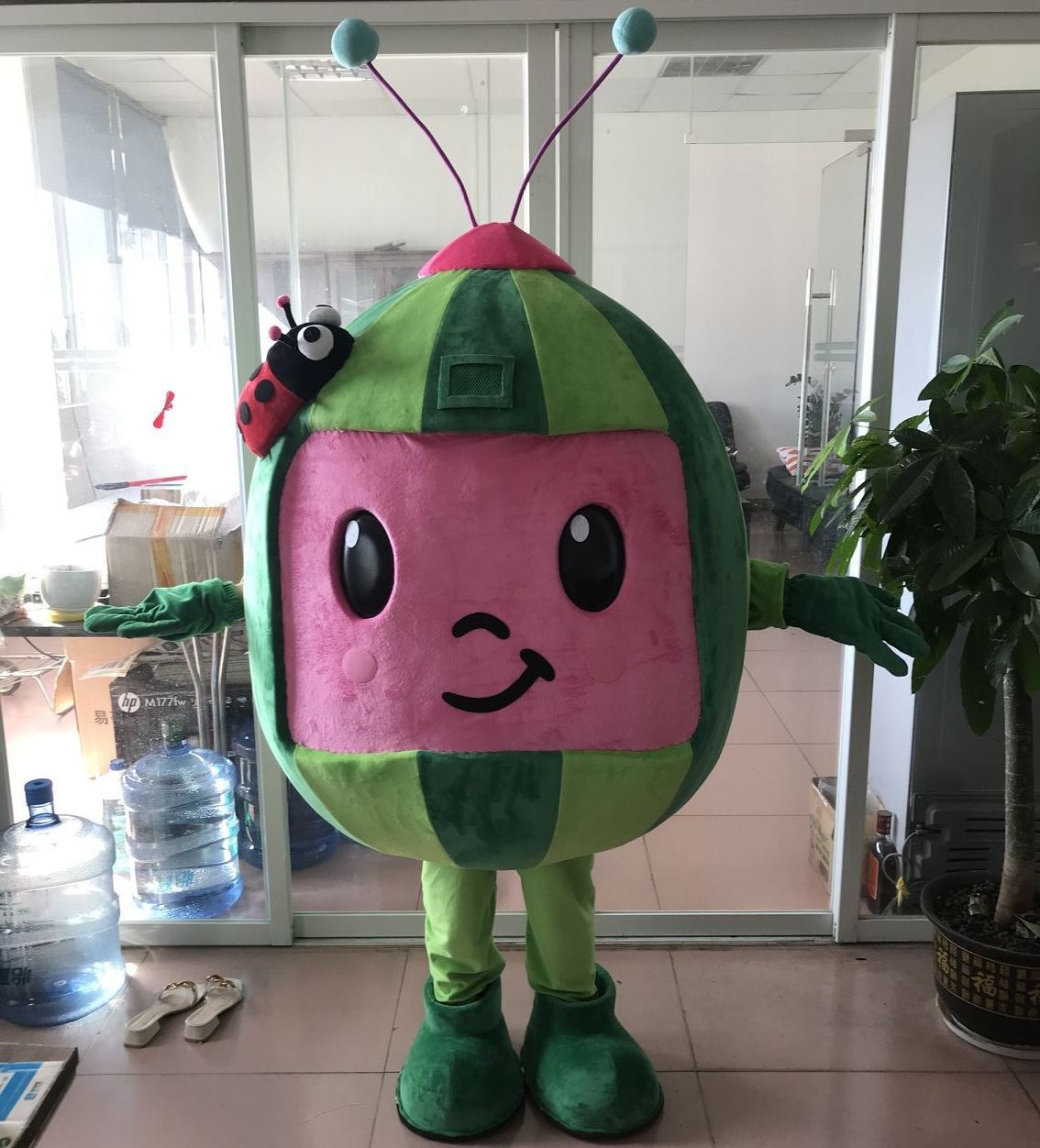 

Mascot doll costume Watermelon Baby JJ Mascot Costume Adult Cartoon Outfits for Halloween Fancy Stage Performance Props Baby Birthday Party, As show