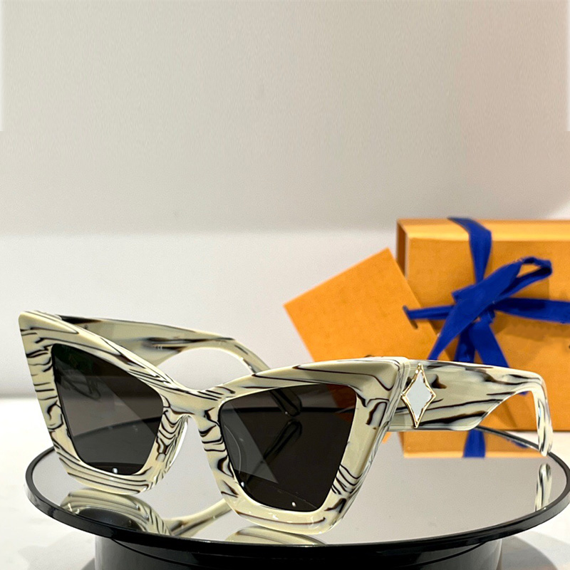 

locs Sunglasses Latest Milan Catwalk Style Mens Ladies Famous Brand Z2613 Cat Eye Frame Temple Band Vacation Travel UV Protection Top Quality OU70