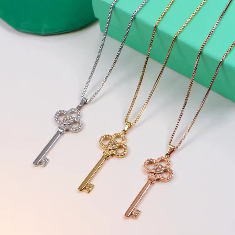 

20 Mixed Styles Top Quality Brass Luxury Key Pendant Necklaces Gold Plated Simple Love Copper Ring Logo Printed Necklace Women Designer Jewelry
