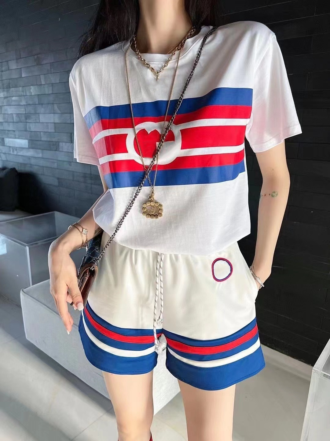

22ss summer new designer women's letter round neck loose short sleeve T-shirt + Elastic Waist Shorts casual sports suit women, Short sleeve +shorts