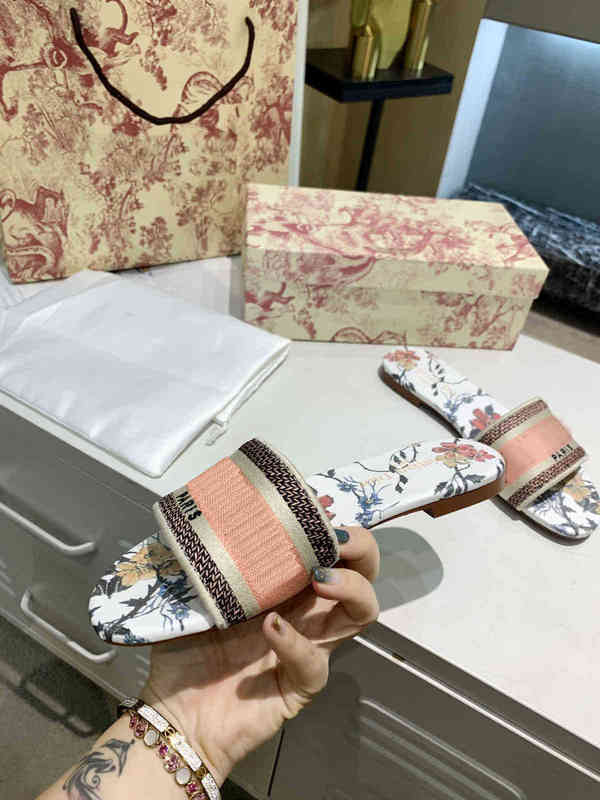 

CD Embroidery Slippers Paris Women Designers Sandals Slippers Fashion Summer Girls Beach Womens Sandal Slides Flip Flops Sexy Embroidered s FFLG, Brown