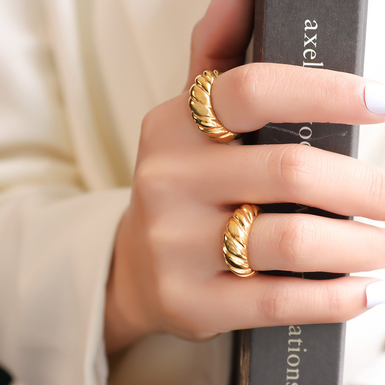 

Vintage band ring classic designer jewelry for women 18k gold imitation rhodium plated retro thread wavy surface fashion rings size 6 7 8 9 hip hop girl charm accessory