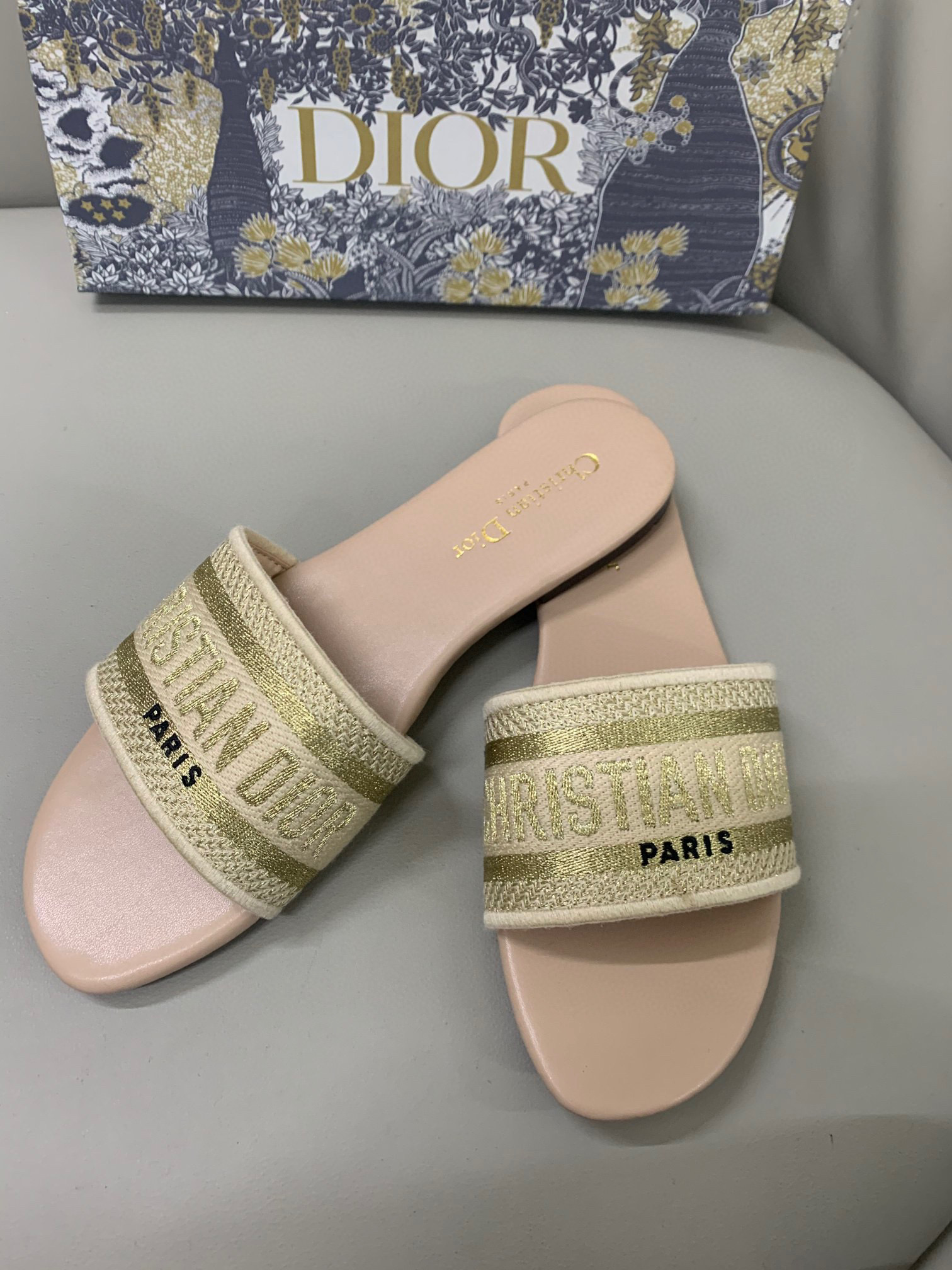 

Classics Women Sandals Slippers Slides Floral brocade Gear bottoms Flip Flops men women striped Beach causal slipper, Shoes