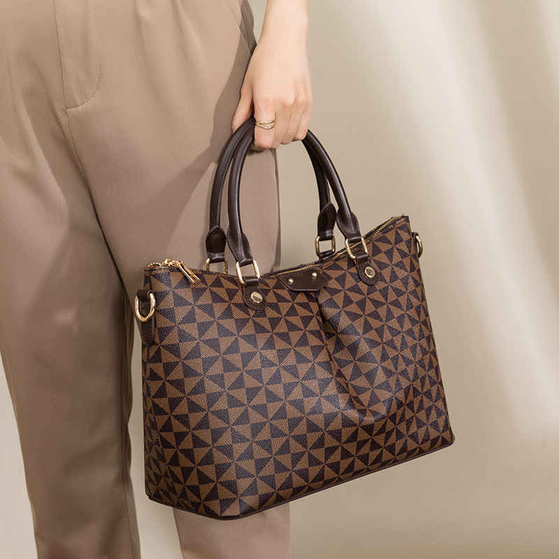 

Wholesale factory ladies leathers shoulder bags This year's popular classic printed handbag large capacity cross check tote bag elegant contrast leather handbags, Beige1-247