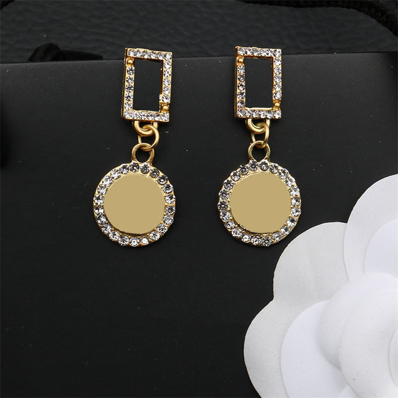 

Retro Round Portrait Charm Earrings Letter Pendant Ear Studs Temperament Versatile Ladies Dangler Jewelry