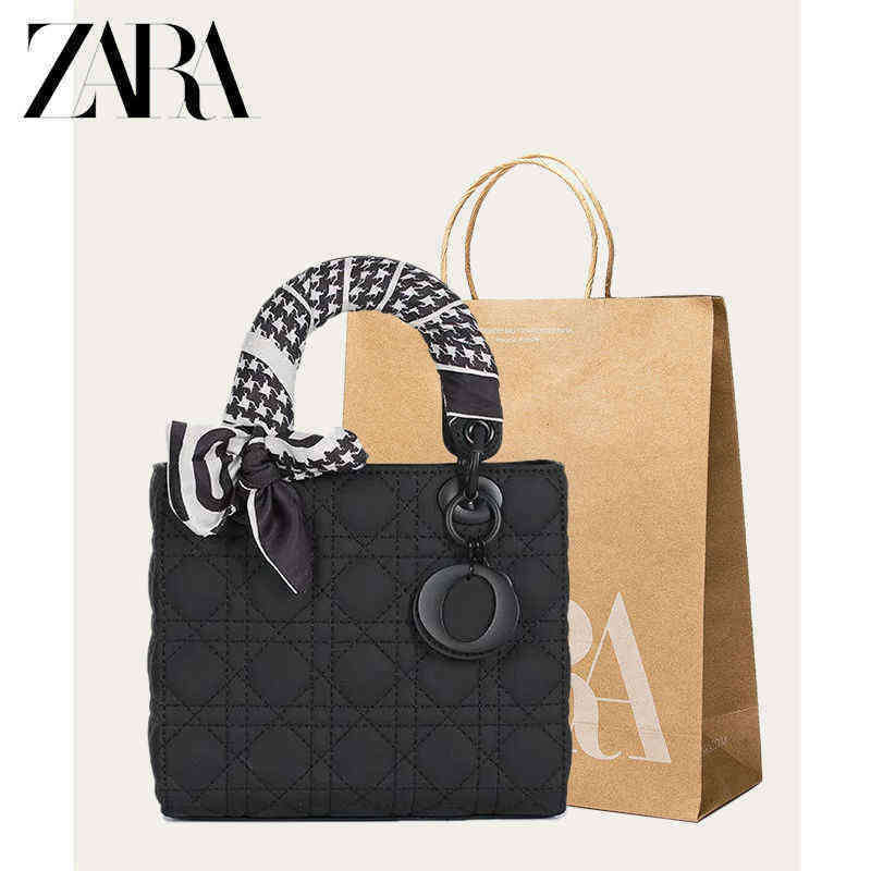 Women Tote Christian Handbags Diana Women's Bag Frosted Star Same Small Handbag Versatile Messenger in Autumn and Winter