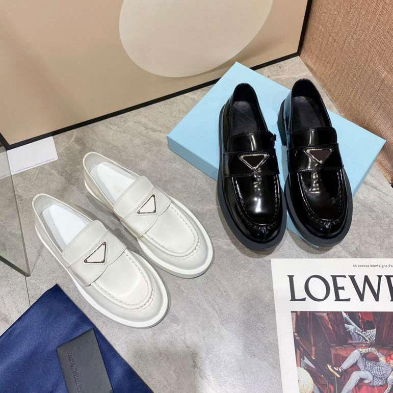 

Designer Womens Casual Shoes Glossed-leather Loafers Black White Triangle Shoe Platform Sneakers