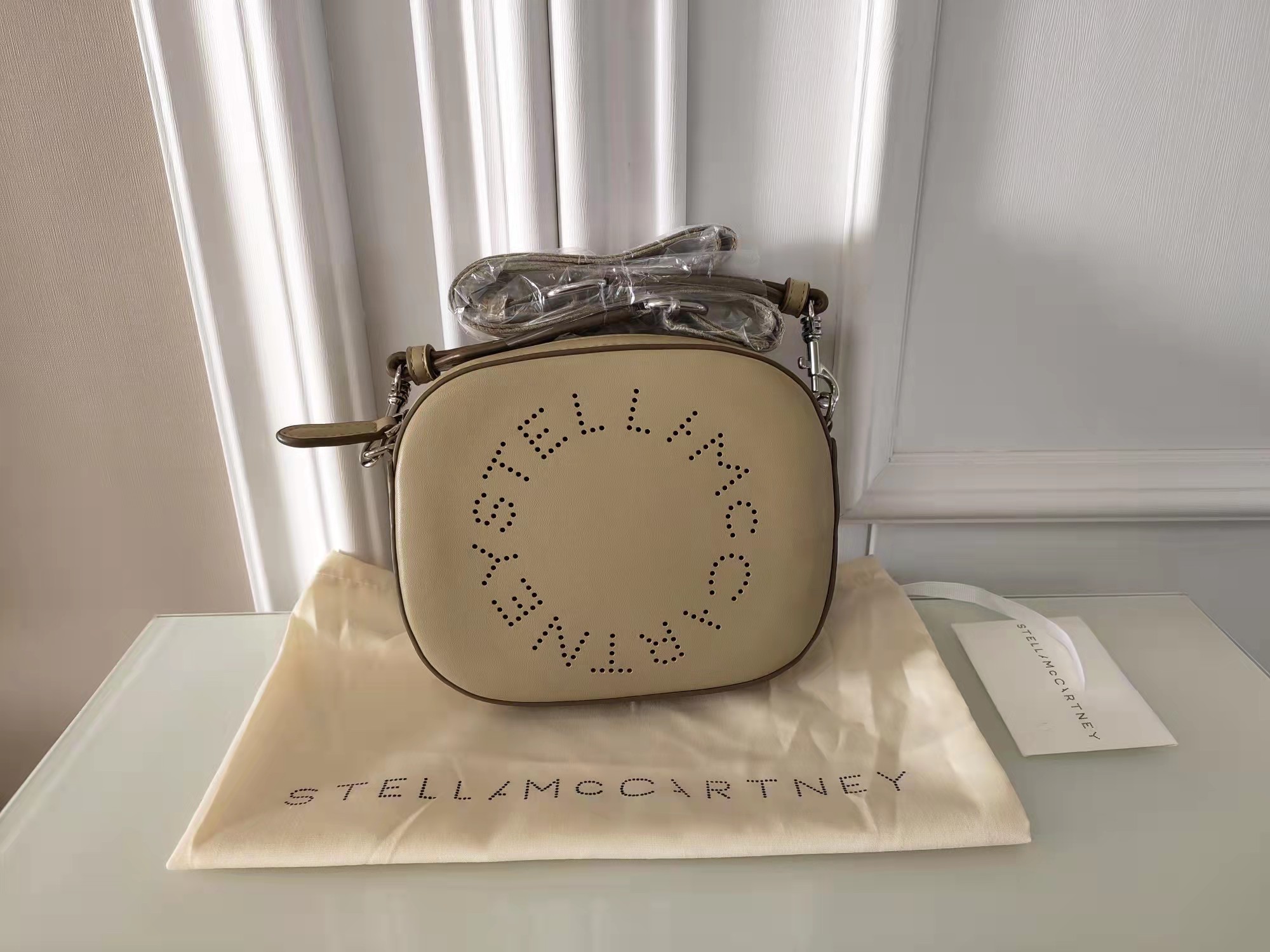 

2021 Luxury Designer Stella Mccartney Women Fashion Camera Bag Strap Shoulder bags High Quality PVC Leather Handbag, Black