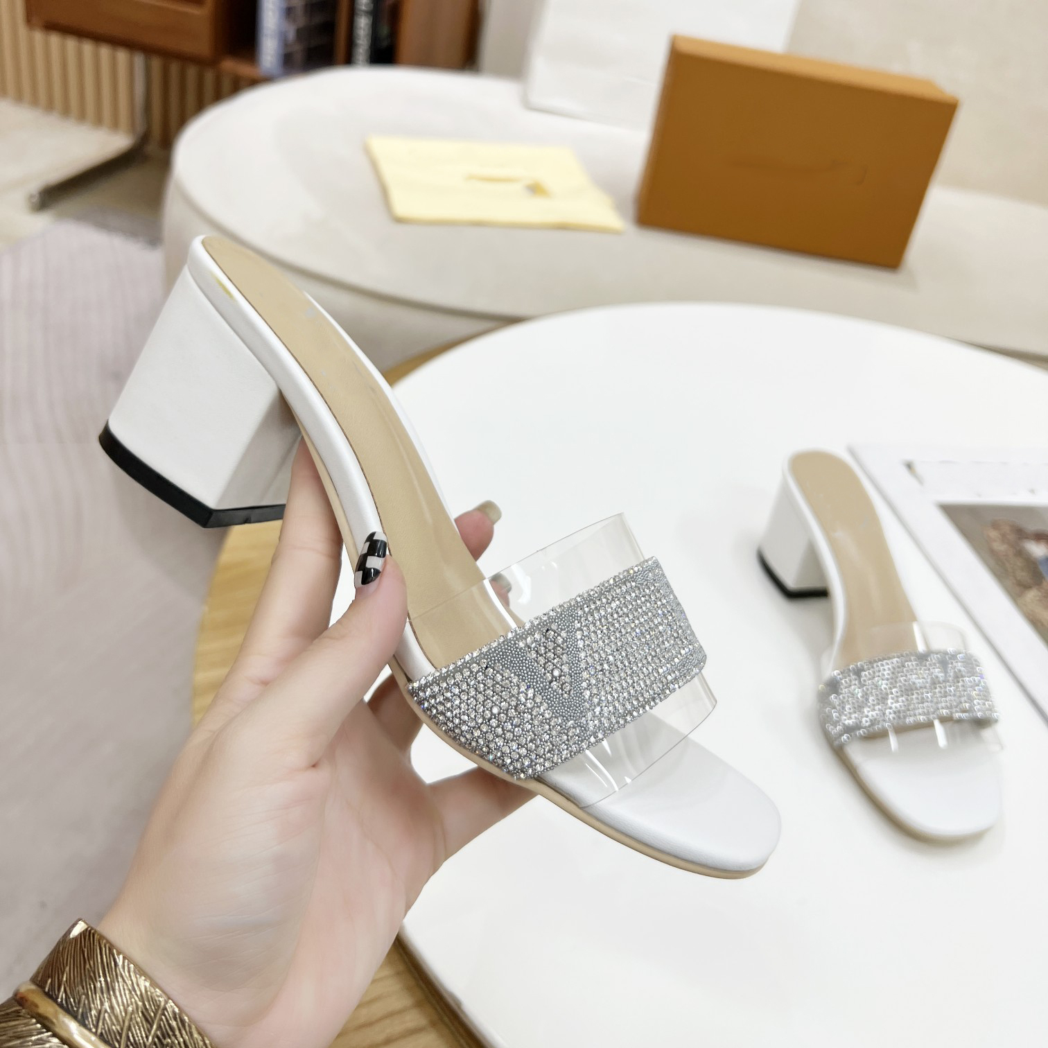 

High Quality Designer Women Sandals Shoes Louiseity Heels Fashion Luxury Leather Viutonity Platform Slippers Shoe hdfgh