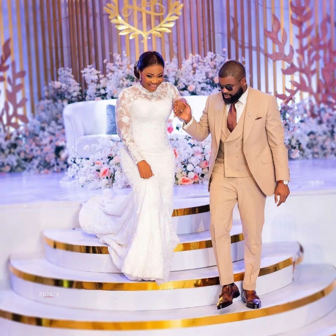 

Illusion Vintage Mermaid Wedding Dresses 2022 Long Sleeve Bridal Gowns Lace Buttons Back Second Reception Dress, Purple