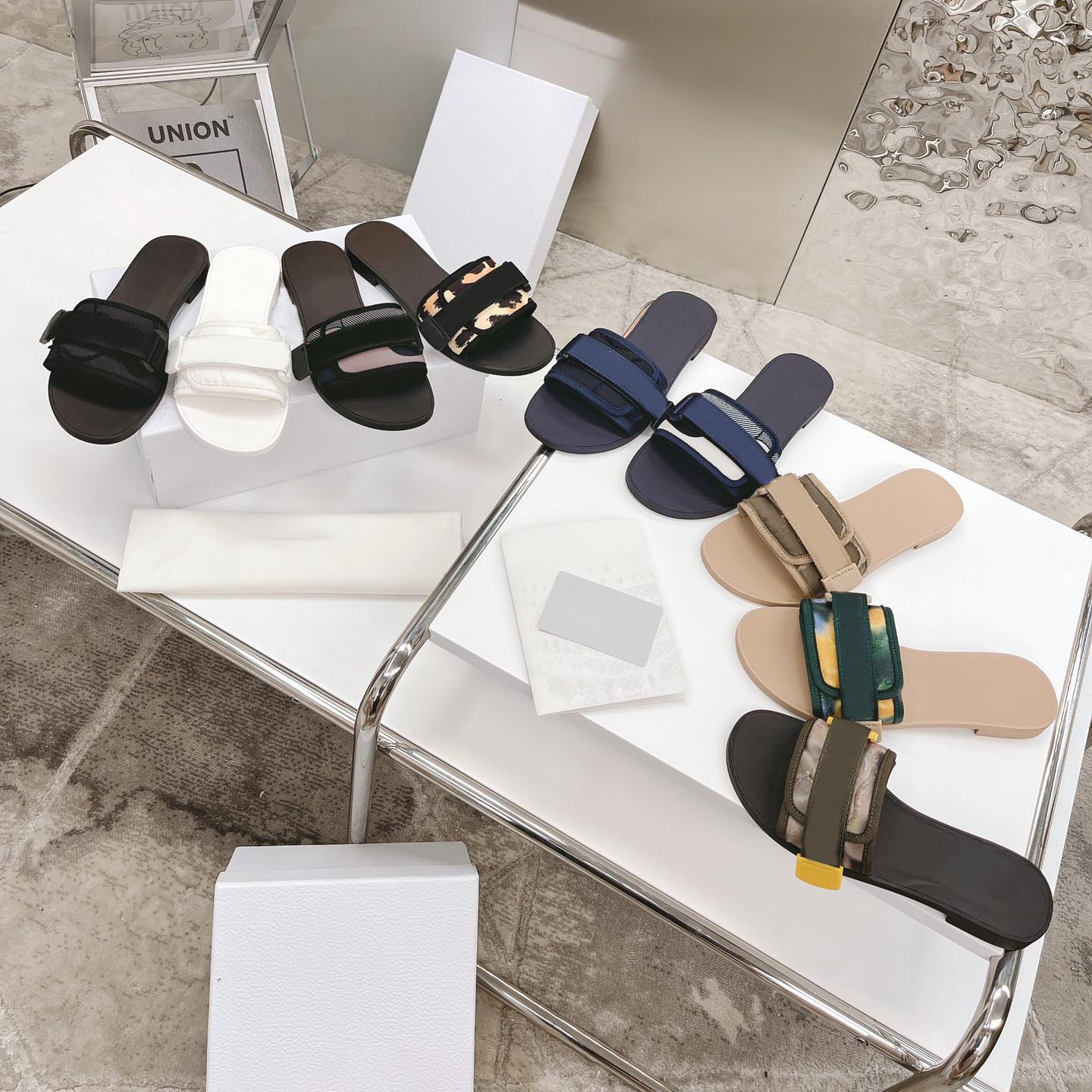 

2022 fashion Paris women slippers classic sandals summer outdoor leather beach cartoon flat shoes hotel bathroom shoes flip flops casual shoelace box 35-42
