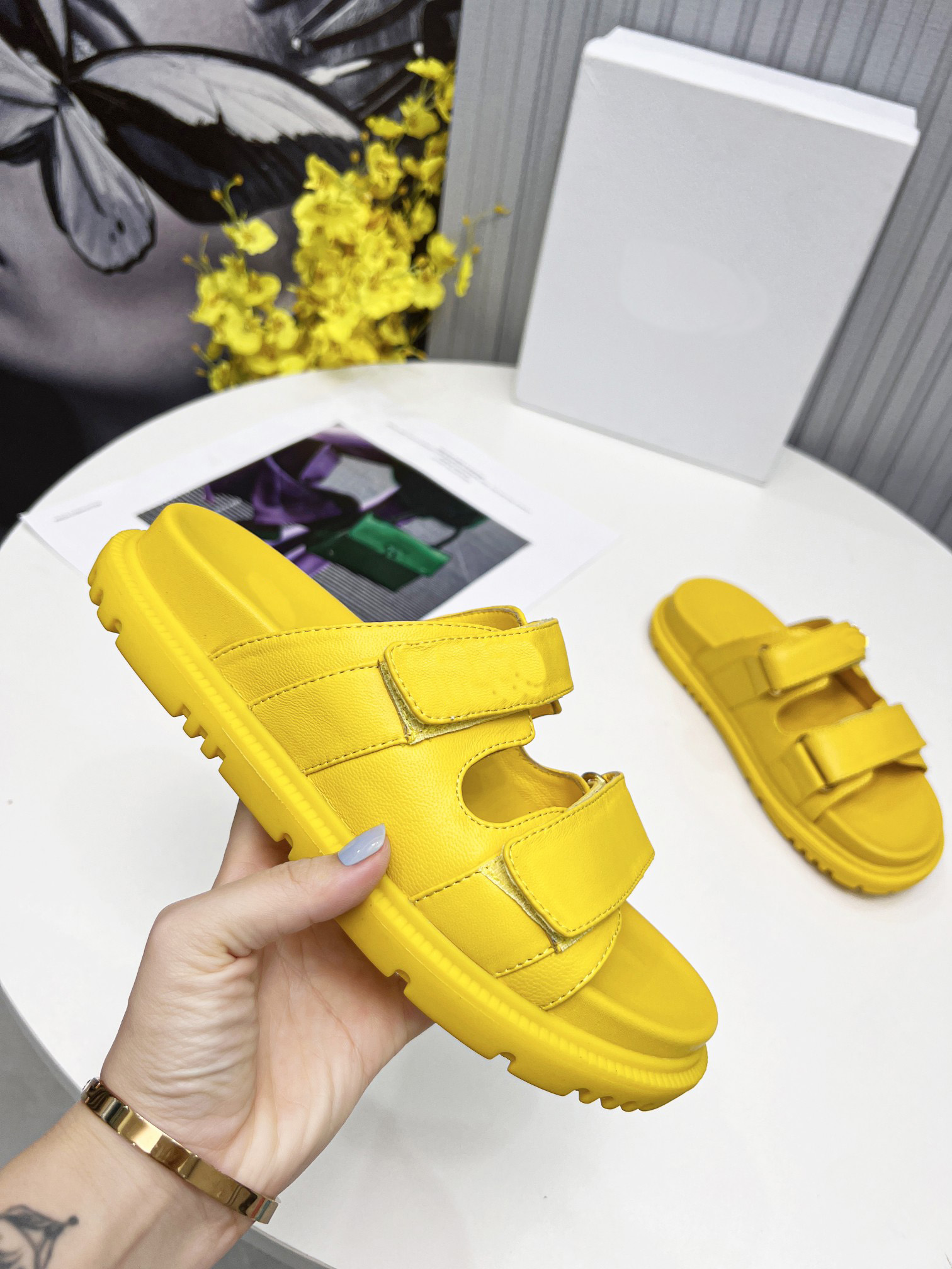 

2022Luxury designer Women Slides Sandal Bom Dia Flat Mule Slipper Patent Canvas Men Women Beach Slides Rubber Soles Summer Flip Flops EUR 35-42