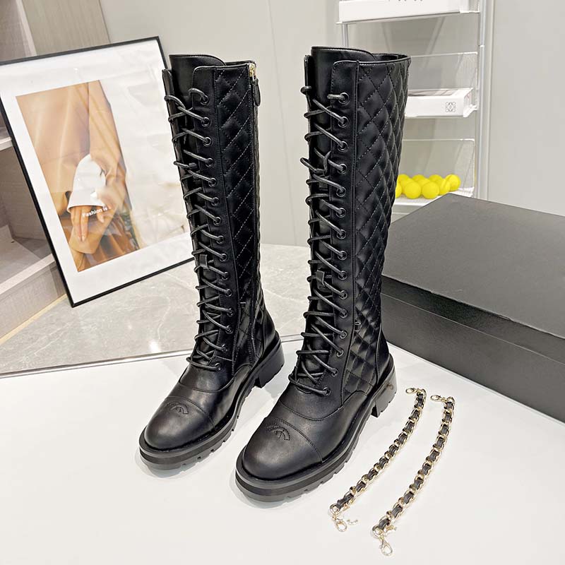 

2022ss Womens Chunky Heel Knight Knee Boots Cowhide With Zipper Metal Chain Designer Ankle Boot Classic Black Round Toes Rainboots Fashion Slipper Retro Sandals