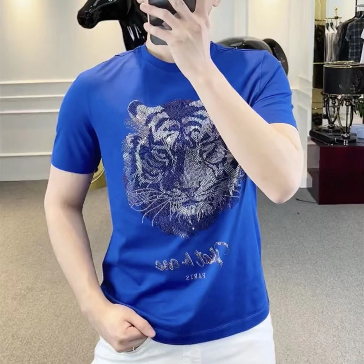 T-shirts pour hommes 2022 Nouveau Design Heavy Craft Tiger Head Sequins Luxury Hot Diamond Fashion Brand O-cou Vêtements Top Rouge Bleu Noir Blan