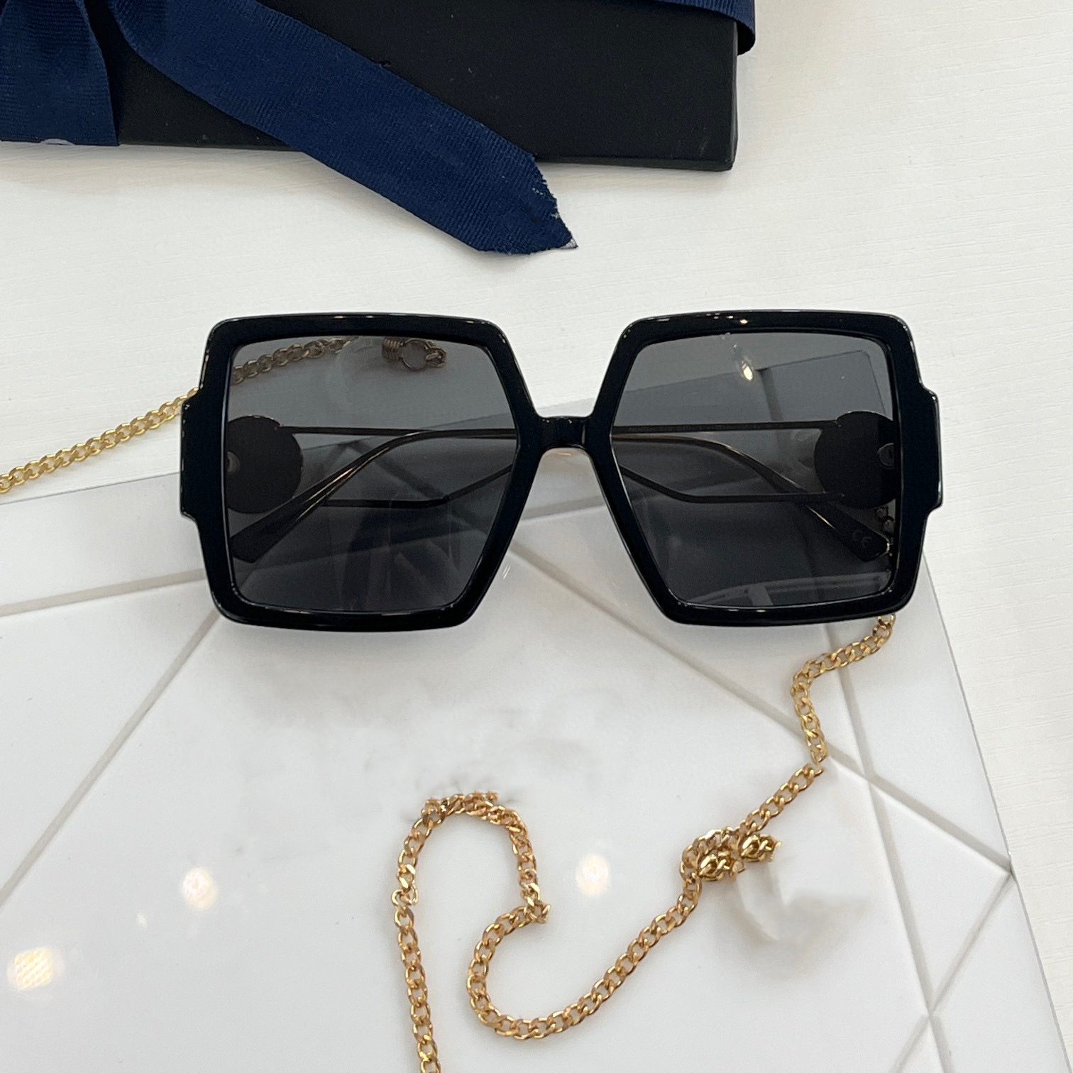 

Sunglasses For Women Men Summer Style S1U DRTI Anti-Ultraviolet Retro Plate Full Frame Eyeglasses Comes Random Box