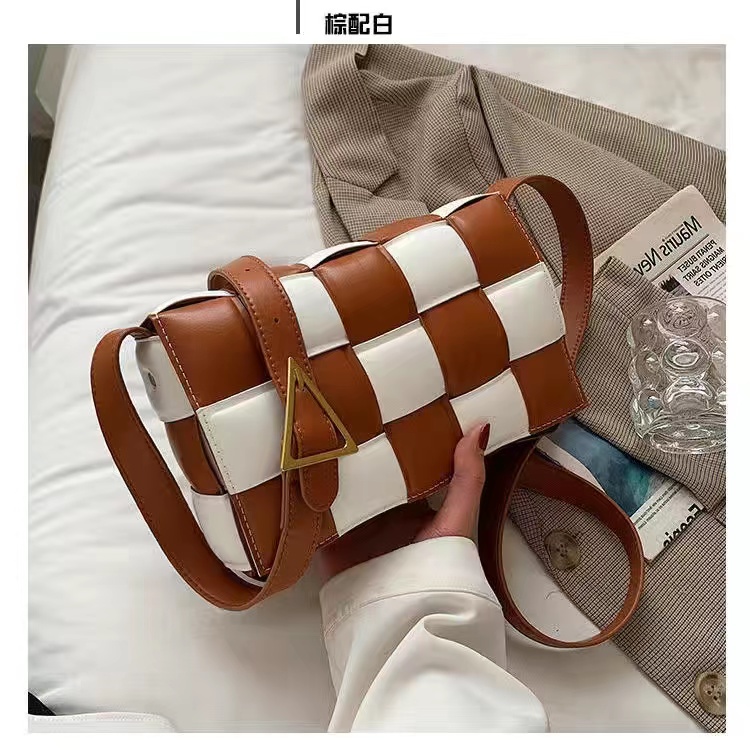 

Fashion bag 2022 new luxury woven messenger bag wide shoulder strap small square bags