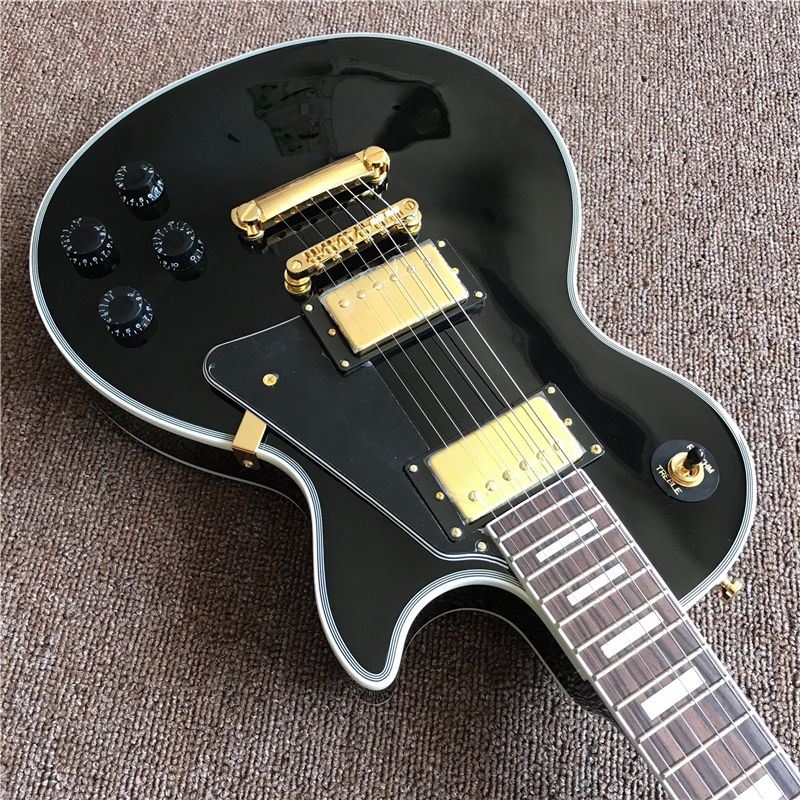 Nouvelle guitare électrique d'arrivée en couleur noire avec touche en palissandre et quincaillerie de couleur dorée