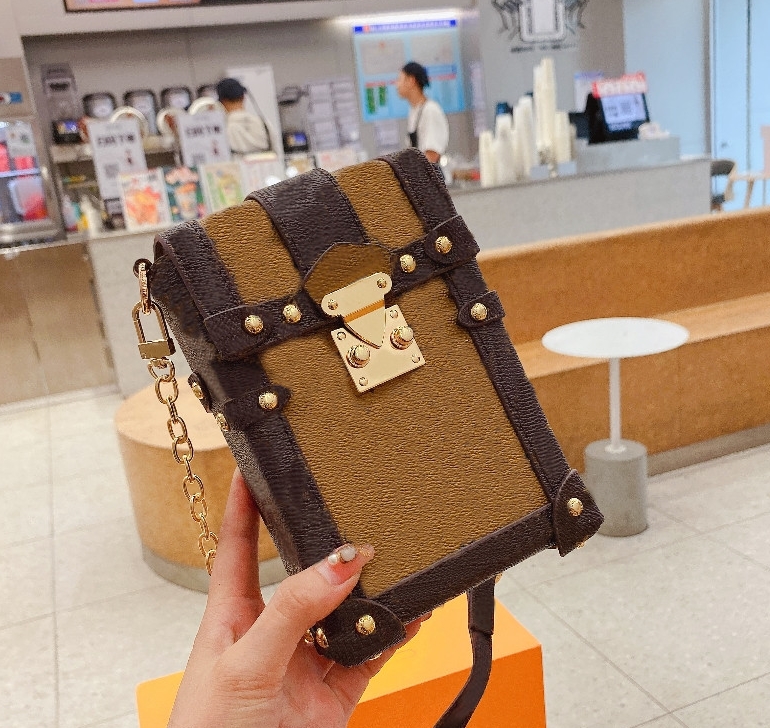 

Classic Mobile Phone Bag 2022 Shoulder Bags scarves Purse Designer Top Hardware Letters Handbag High Quality Crossbody Bags 12-18-5cm, Yellow