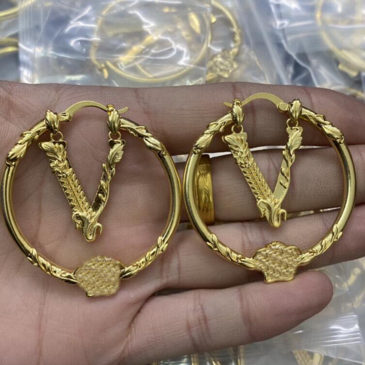 

New designed V letter ladies Earing hoop Banshee Medusa head portrait women earring B142