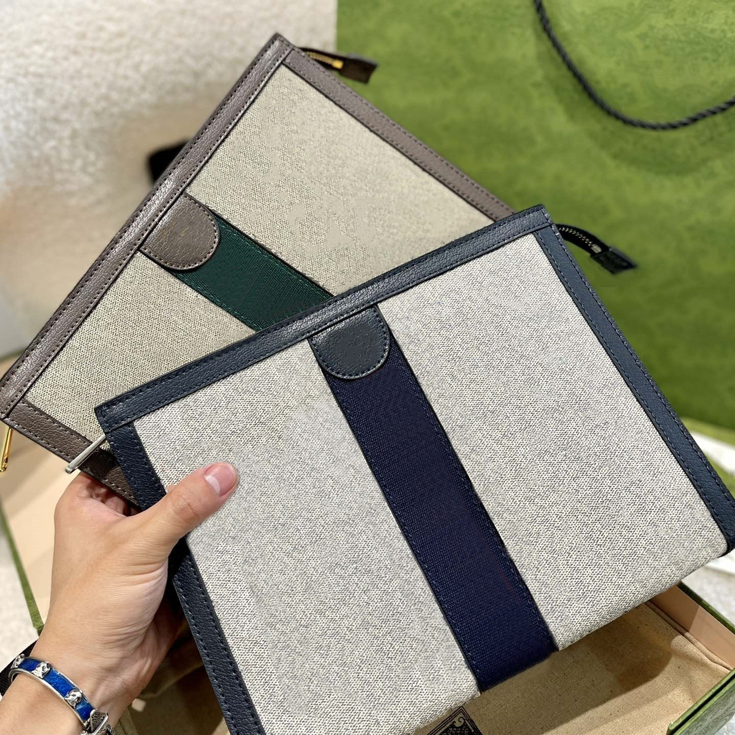 2022 Designers Pochettes Hommes et Femmes Luxurys Sacs à main Lady Classic Grande Capacité Brown Sacs à main Business POUCH Wash Bag Wholesale