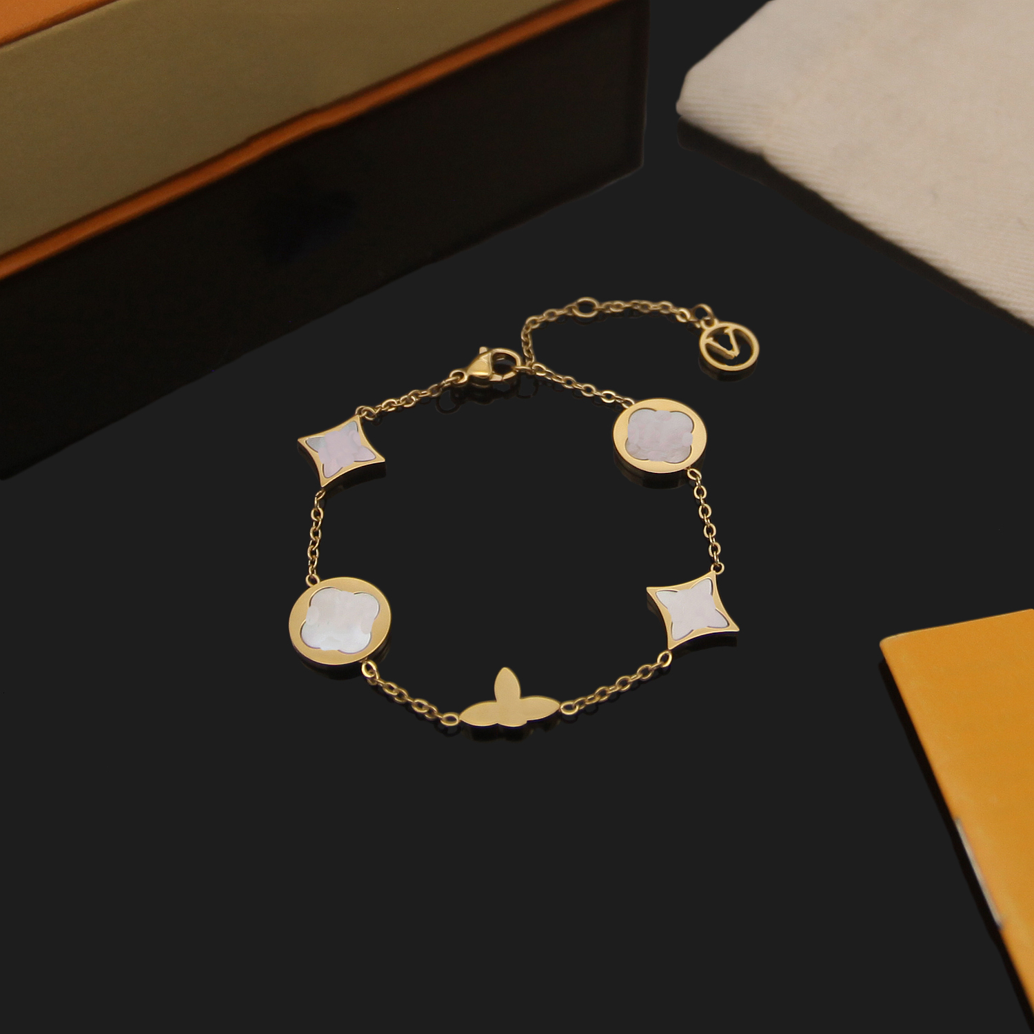 Créateur de bijoux Nouveauté Bracelet chaîne Mode Micro Bijoux Femme Classique Rond quadrilatère et tétragonal étoiles Forme Bracelet