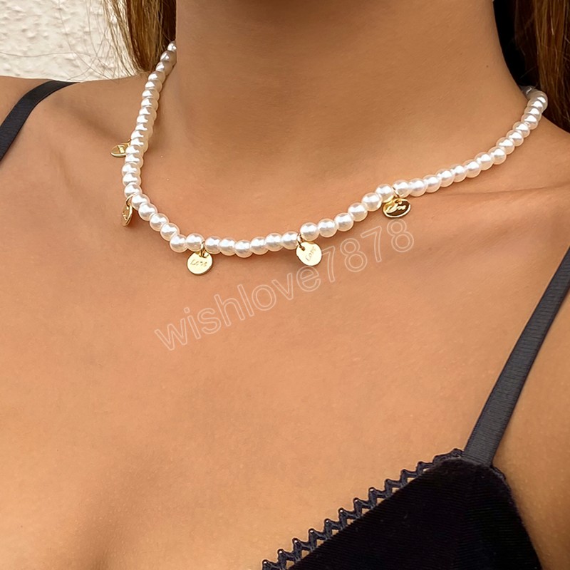 

Vintage Imitation Pearl Beaded Necklace Women Simple Fashion Sweet Round Love Engraving Pendant Necklaces Girls Wedding Jewelry