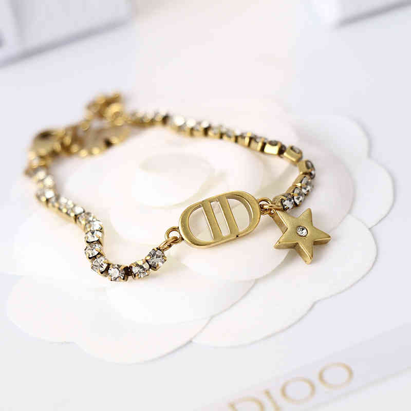New D Letter Style Women's Classic Inralide Diamond 2022 Bracet de mode de marque de luxe Bracelet pour femmes polyvalentes