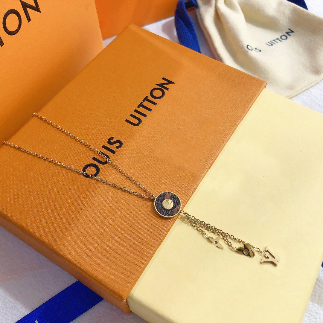 

Europe America Fashion Womens Design Necklace Faux Leather 18K Gold Plated Stainless Steel Necklaces Choker Chain Letter Pendant Wedding Jewelry X341