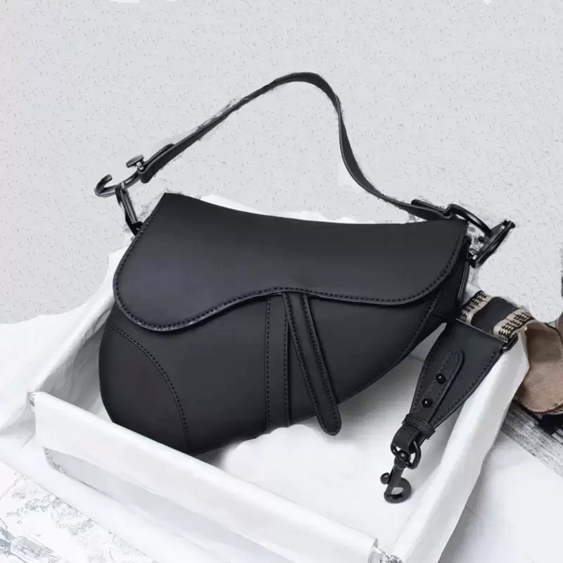 

luxurys designers Handbag Saddle's bag Top quality Genuine Leather With shoulder strap Purse Metal pendant Shoulders bags women Crossbodybag Cowhide handbags, Red