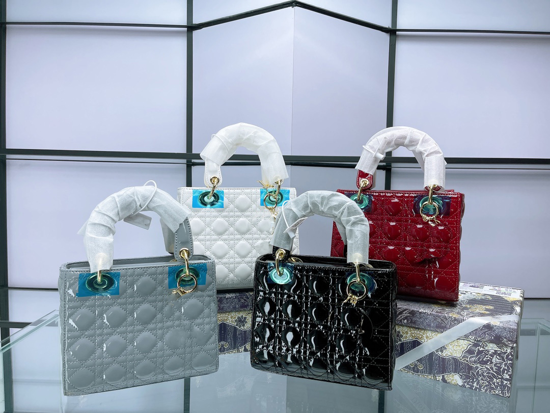 

designer bags high-quality patent leather diagonal fashion classic four-grid embroidery thread all-match ladies body small square messenger bag