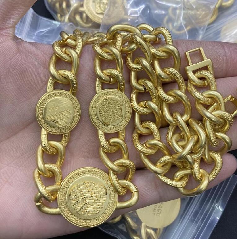 

Fashion new designed Pendant hollow out Greca GRECAMANIA women's chain necklace Banshee Medusa head portrait 18K gold plated ladies necklaces Jewelry V021