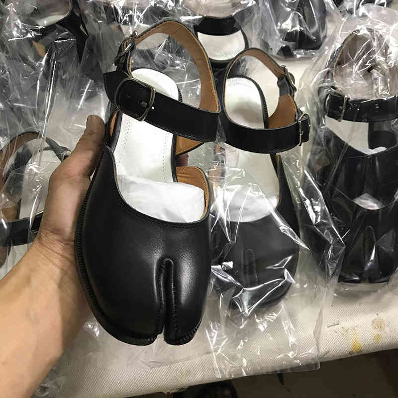 

Designer Dresses Shoes Champagne Shoes For Wedding Matching Clutch Shoe Split Pointed Toe Shoes Women Wedges Sandals Women Shoe High Heels 220613