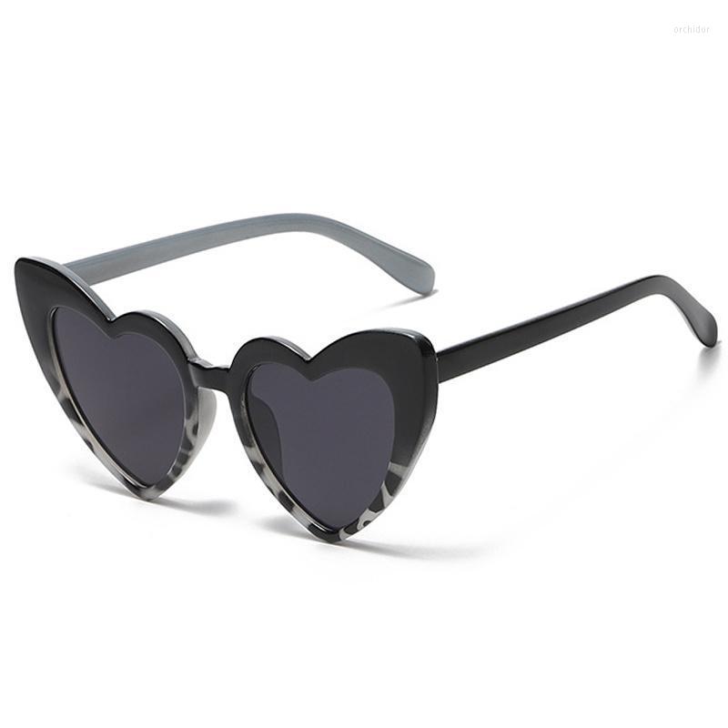 

Sunglasses Fashion Heart Women Brand Designer Gradient Sun Glasses Female Retro Black Pink Big Frame Shades Oculos De SolSunglasses