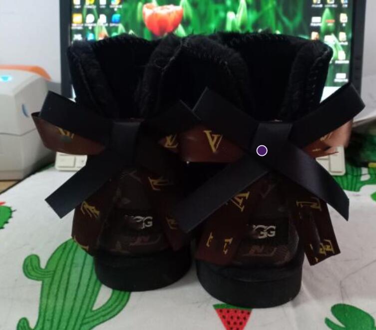 

Fashionable short L and U bow women snow boots keep warm boot Sheepskin Plush boots with dustbag card top quality Free transshipment, Black