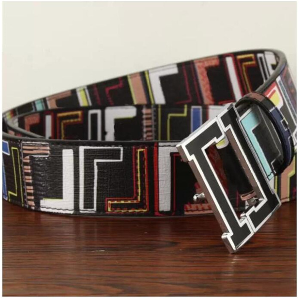 2022 Fashion Business Luxury Le cuir de luxe Designer Hommes Femmes Femmes Gold de haute qualité et gris argenté Black Boucle lisse avec boîte