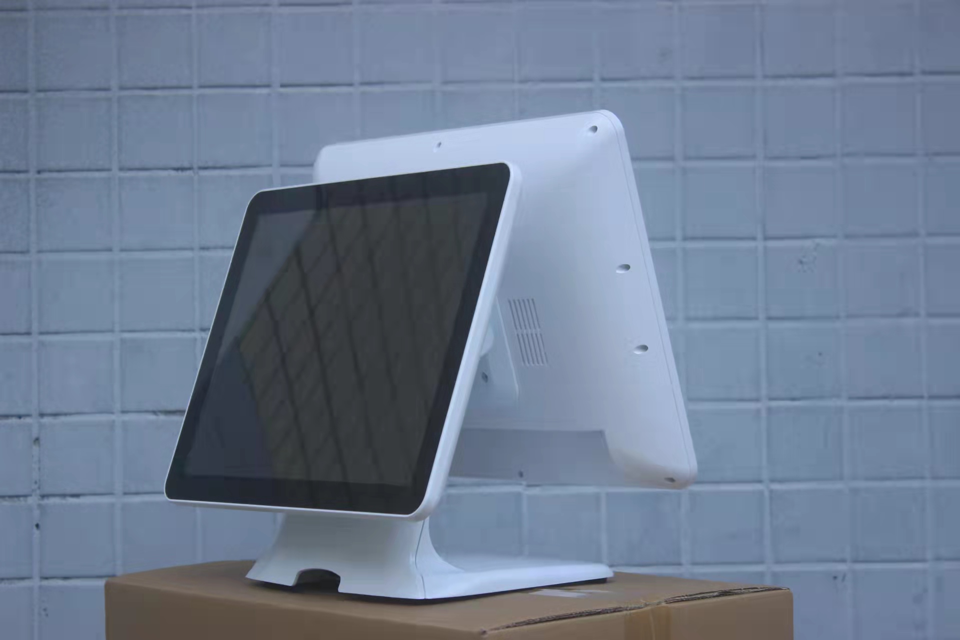 

4G Wifi PDA Android 8.1 Terminal POS System 5.5 Inch Touch Screen Monitors