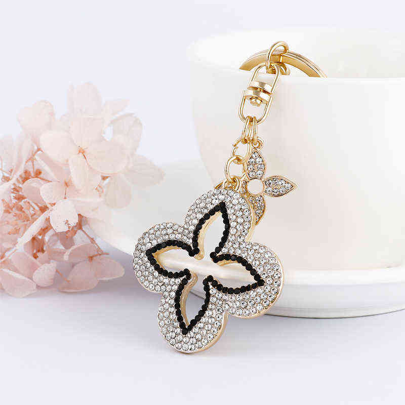 

2021 Exquisite Clover Key Chain Creative Full Rhinestone Keychain Fashion Keyring Women Bag Charm Pendant Car Key Ring Wholesale AA220318