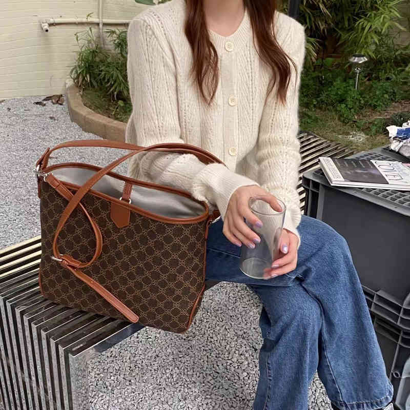 

Handbags 70% Off new soft leather sling one Shoulder Messenger Bag high capacity Tote female flower medieval bag purses, Red