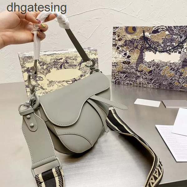 

Luxurys Christainss Woman Quality Bag Handbag Letter Leather Women Matte Fashion Shoulder High Bags Messenger Saddle H103