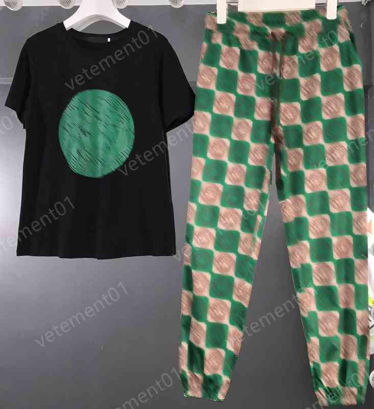 

Womens Two Piece Pants Chest Circular Graphic Print T-shirt With Paneled Pants 2 Piece Sets Luxury Designer Tracksuits For Women, 16