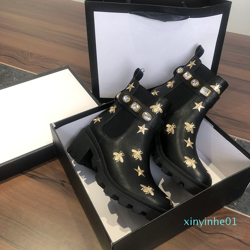 

2021 Women Designer Boots Martin Desert Boot Flamingos Love Arrow 100% Real Leather Medal Coarse Non-Slip Winter Shoes Size US4-10 he01, Black diamond