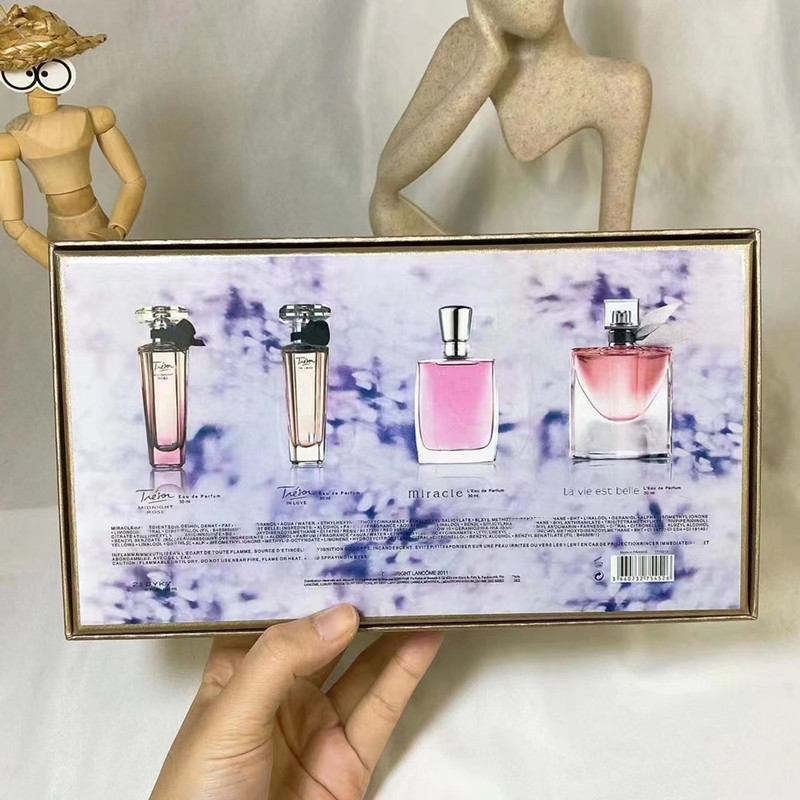 Dans le jeu de parfum en stock 30mlx4 la vie est Belle Belle Midnight Rose Miracle Parfume Kit 4 en 1 avec cadeau de festival de boîte pour les f