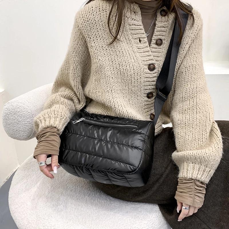 

Shoulder Bags Brand Small Textured Padded Design Minimalist Plaid Crossbody Bag For 2022 Hit Winter Women Designer Nylon HandbagShoulder, Black