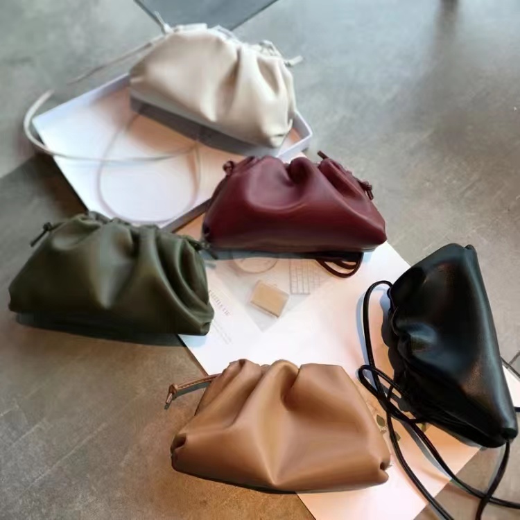

Clouds Bag shoulder Bags Handbag 2022 Luxury Designer Brand fashion Shoulder Handbags Quality Women Clutch Bag chains purse Cross body ladys Artwork totes Wellets, Picture color with logo 22*14 cm