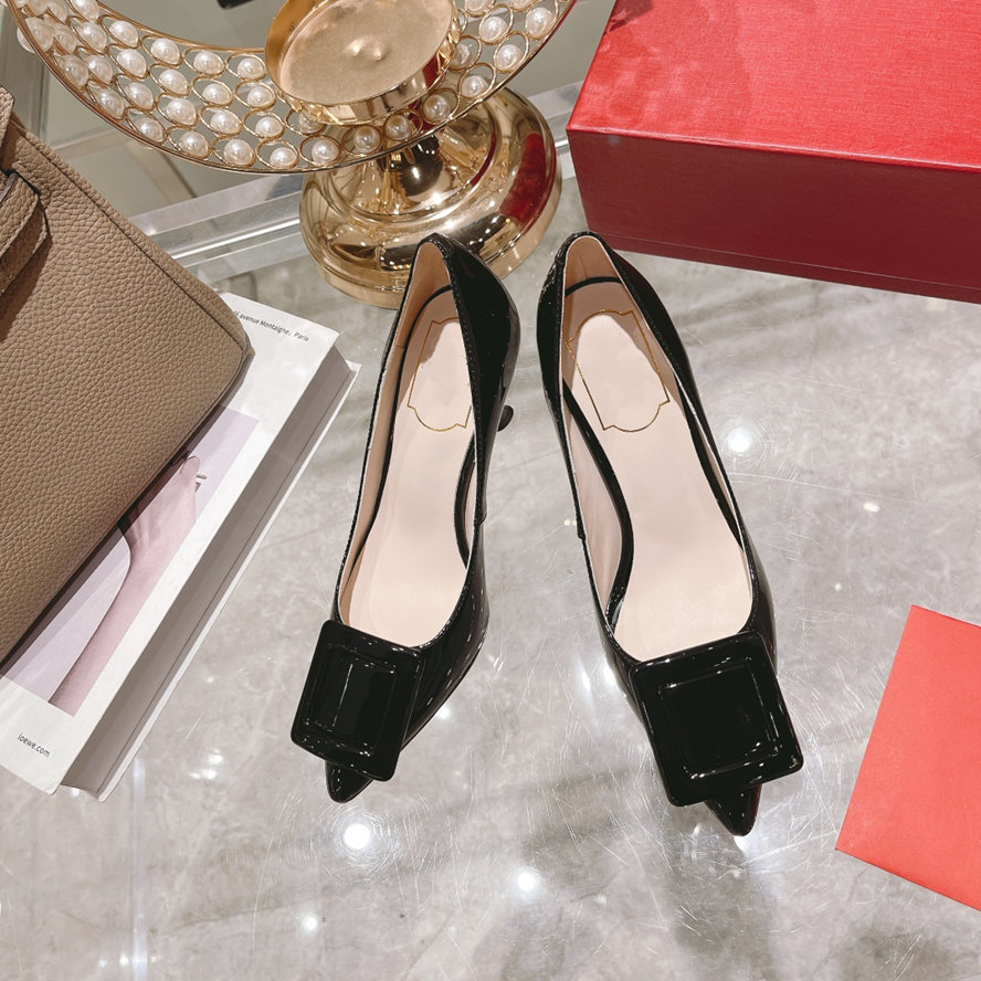 2022 Nouveaux talons hauts chaussures de mariage pointues toe carré boucle single chaussures patent softmonemaid peu profonde en cuir bouche en c