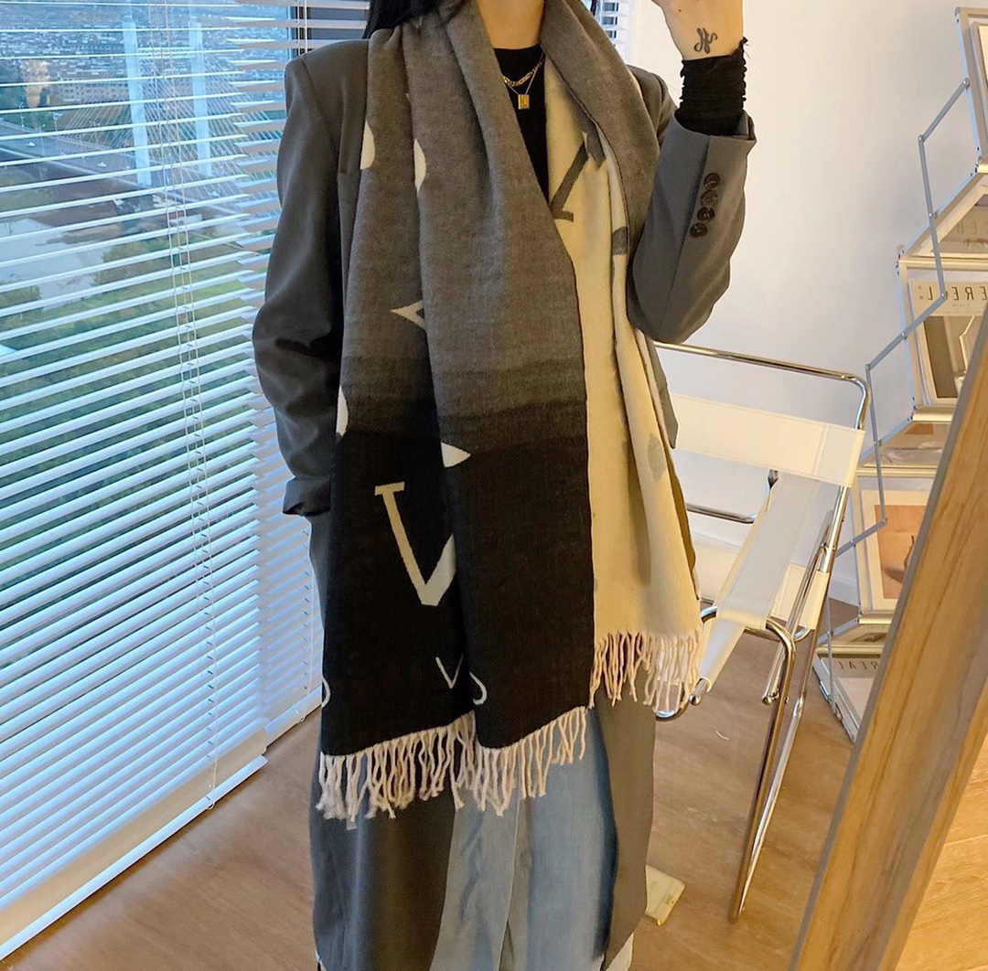

Luxurys designers scarf Solid color letters design women scarfs trend Elegant temperament hundred match woman scarf Dinner wear High Quality gift good nice
