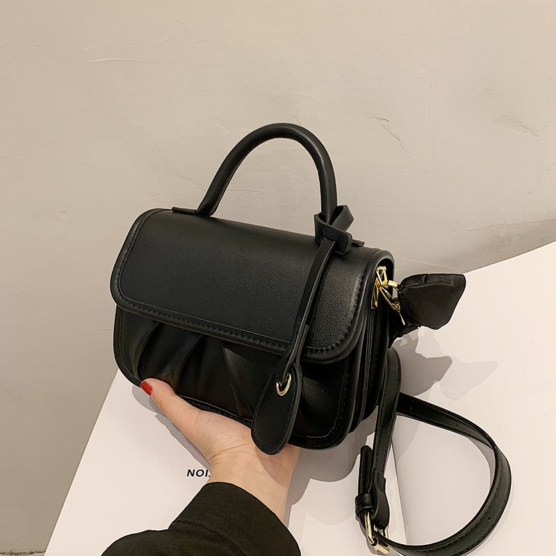 

Summer 2022 Women's Handbag: Simple Solid Design with Fashionable Appeal