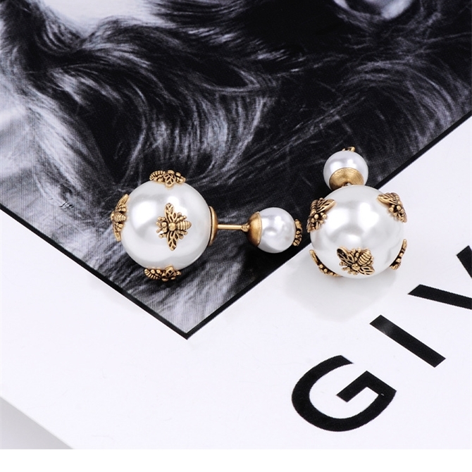 

30% OFF designer jewelry D bee pearl double sided ball earrings for women's temperament, simple and French Advanced Fashion Earrings