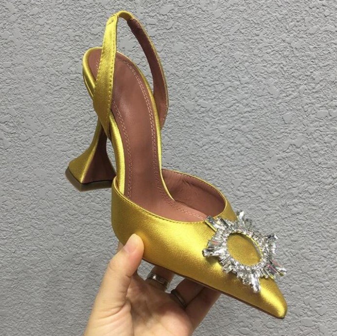 2022 Chaussures habillées 7cm 10cm Begum Bowknot Papillon Pompes en PVC Talons hauts Strass Sandales de diamant transparent Shine Cap Toe Pointe